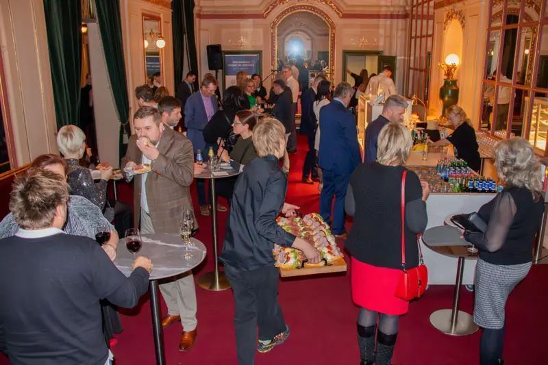 Raut v historickém foyer divadla